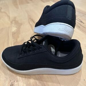 Allbirds women’s canvas pacers. Natural Black Sneakers.